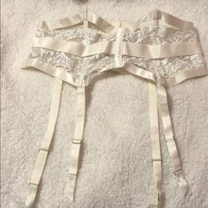 Brand new Victoria’s Secret garter